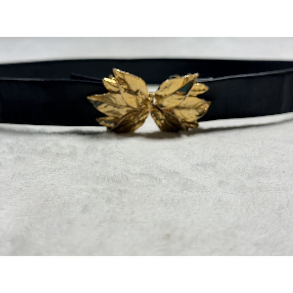 Mimi Di N Vintage 1988 Gold-Tone Leaf Interlocking Belt Buckle With Navy Belt